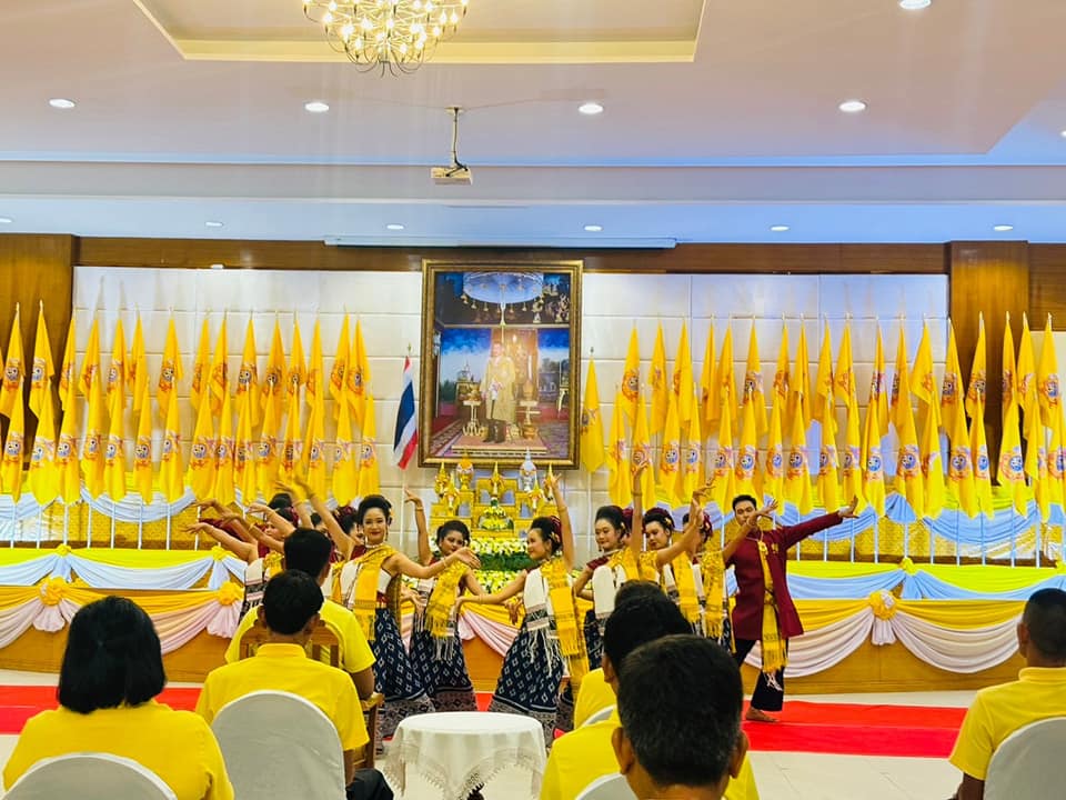 title - ร่วมพิธีกิจกรรมเฉลิมฉลองธงตราสัญลักษณ์งานเฉลิมพระเกียรติพระบาทสมเด็จพระเจ้าอยู่หัว เนื่องในโอกาสพระราชพิธีมหามงคลเฉลิมพระชนมพรรษา 6 รอบ 28 กรกฎาคม 2567 ของจังหวัดนครนายก ร่วมพิธีเปิดนิทรรศการเฉลิมพระเกียรติพระบาทสมเด็จพระเจ้าอยู่หัว เกี่ยวกับพระราชประวัติและพระราชกรณียกิจและรับชมการแสดงบูชาพญาสัตตนาคาปกป้องรักษาพระบาทไท้ เทิดพระเกียรติสยมภูวไนยราชามหาวชิราลงกรณ์